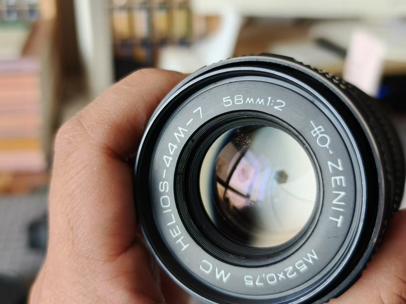 [Product=Lens][Brand=ZENIT][Model=HELIOS-44M-7][FocalLength=58][MaxAPT=2][Mount=M42][Frame=135][Date=20250322][MD5=062b0dd46ad2769cba369904865b6fe5].jpg