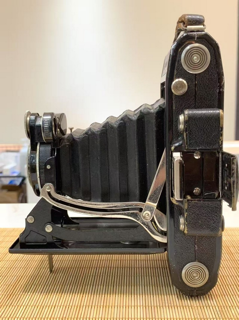 [Product=Camera][Brand=Zeiss Ikon][Model=Super Ikonta 530_15][Date=20250327][MD5=c3b5b174151925f959770aa310081f2d].jpg