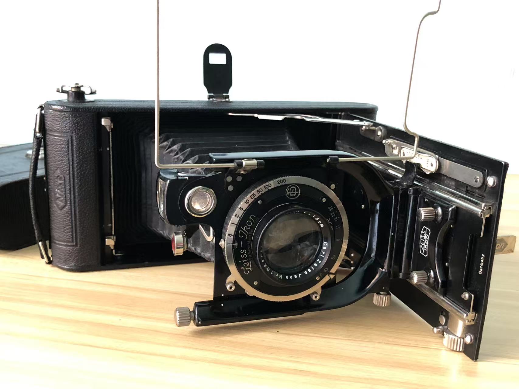 [Product=Camera][Brand=Zeiss Ikon][Model=Nixe 551_6][Date=20250525][MD5=890fddf0a5e424b61a157ba243ea2523].jpg