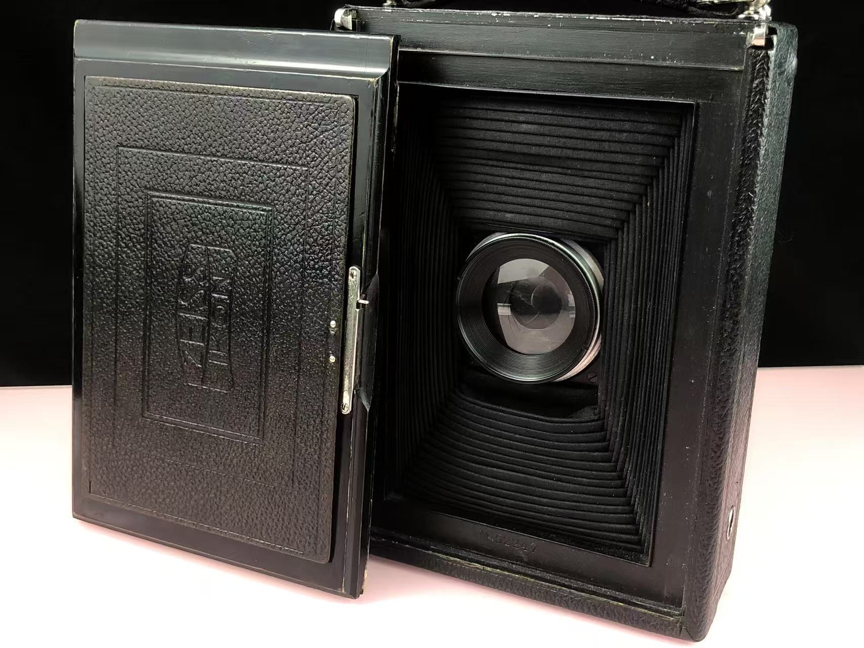 [Product=Camera][Brand=Zeiss Ikon][Model=Ideal 325][Date=20250525][MD5=016a99dc4858536472e975c546a80f6e].jpg