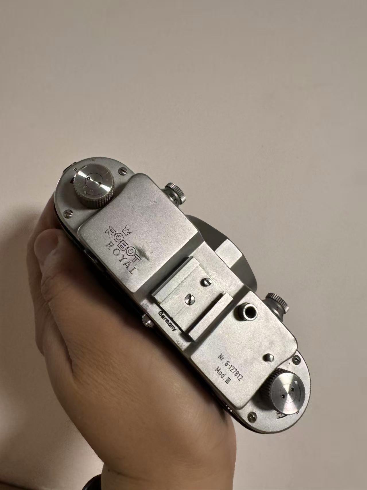 [Product=Camera][Brand=ROBOT ROYAL][Model=Mod. III][SN=6-127812][Date=202505030][MD5=a9871c39b91efb7b4bff4104cea6559a].jpg