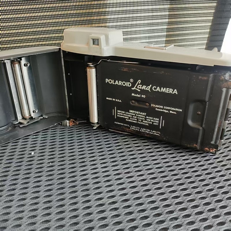 [Product=Camera][Brand=POLAROID][Model=Land CAMERA Model 80][Date=20250531][MD5=6815675e95b9fa69857dece7685f31b5].jpg