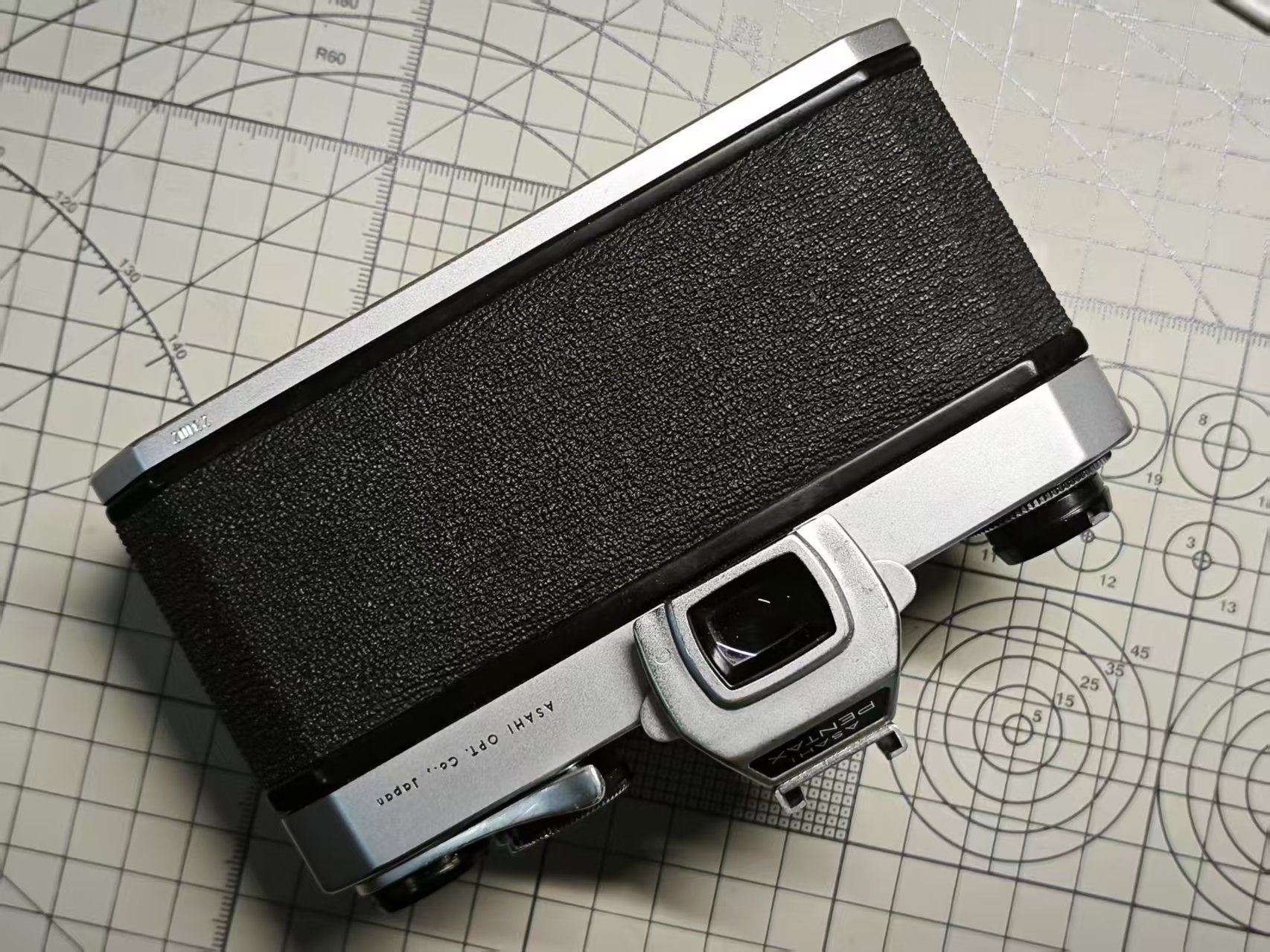 [Product=Lens][Brand=PENTAX][Model=Super-Takumar 55mm F1.8][FocalLength=55][MaxAPT=1.8][Mount=M42][SN=1825254][Frame=135][Date=20250602][MD5=b767a25efe320595c2e3c0869013c519].jpg