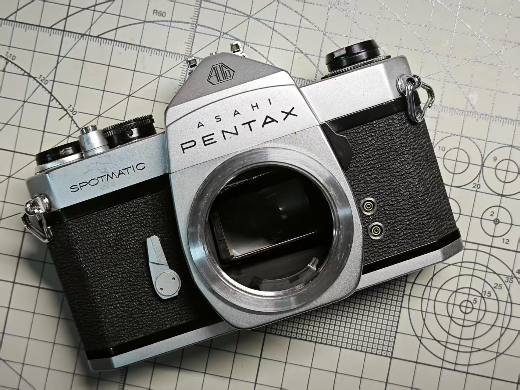 [Product=Lens][Brand=PENTAX][Model=Super-Takumar 55mm F1.8][FocalLength=55][MaxAPT=1.8][Mount=M42][SN=1825254][Frame=135][Date=20250602][MD5=ef70dbc5bc7ff645a63363b3eac0441b].jpg