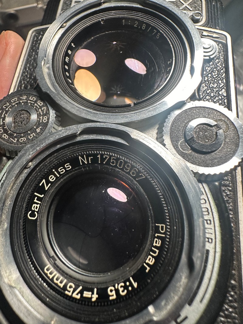 [Product=Camera][Brand=Rollei][Model=Rolleiflex 3.5E][Date=20250627][MD5=1689f5d89bcf3882761eeaeda4af8e7c].jpg
