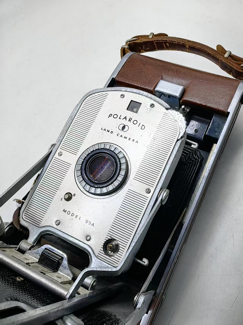 [Product=Camera][Brand=Polaroid][Model=LAND CAMERA Model 95A][Date=20250725][MD5=30d6f5b57104f7d1b773978343385f5a].jpg