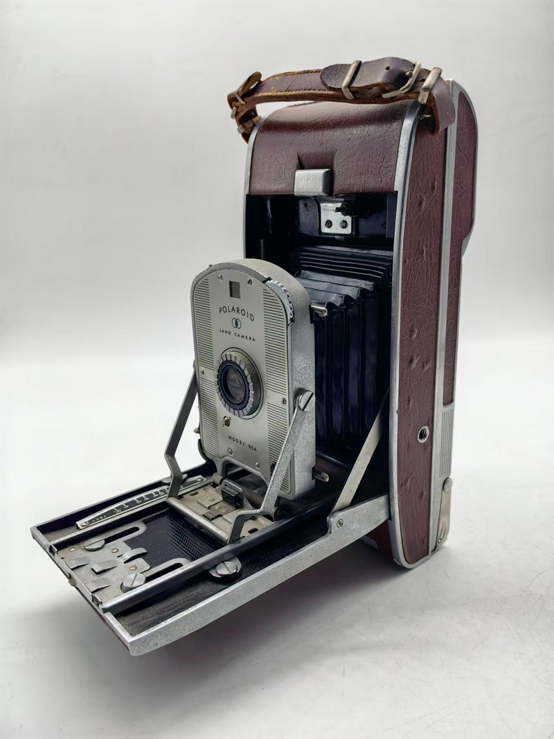 [Product=Camera][Brand=Polaroid][Model=LAND CAMERA Model 95A][Date=20250725][MD5=364aa85204f175ca0b8de502211292f5].jpg