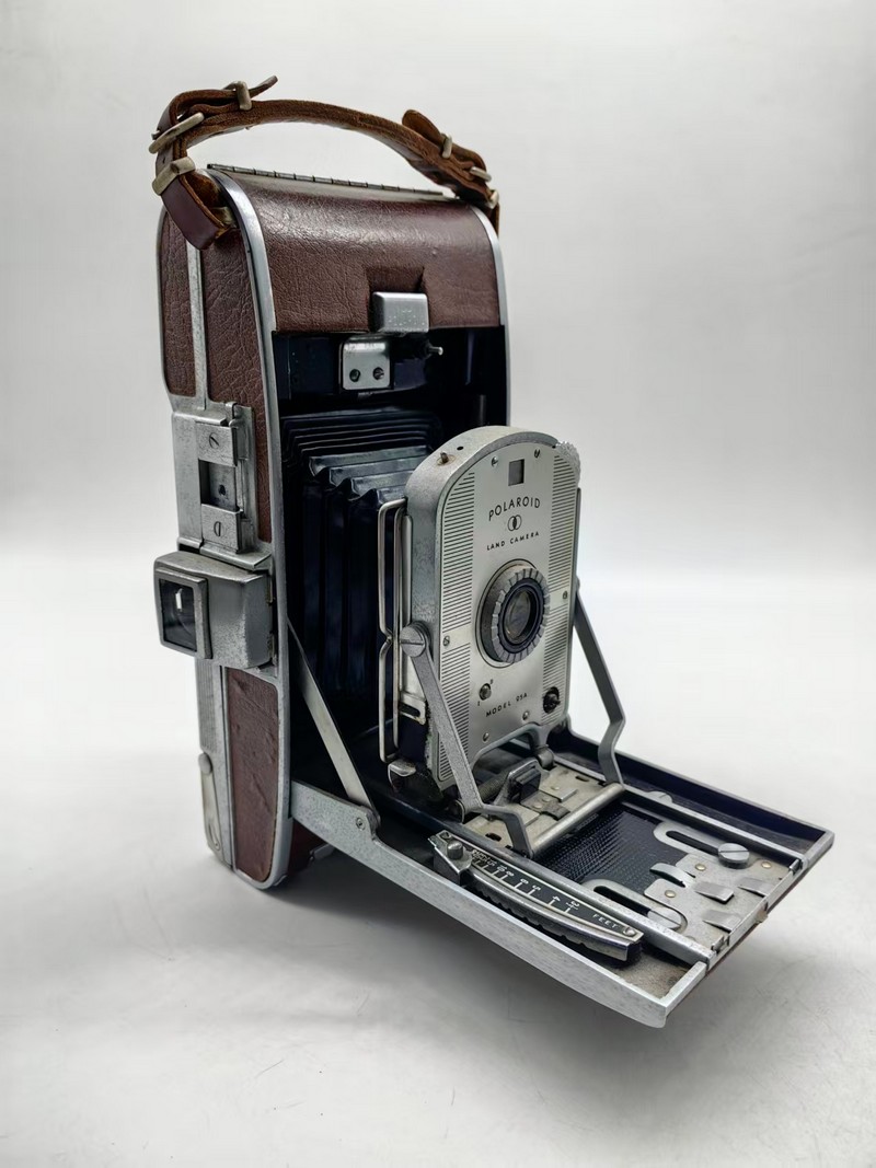 [Product=Camera][Brand=Polaroid][Model=LAND CAMERA Model 95A][Date=20250725][MD5=651d0b6a530bf22a9f5ec2cf5c385e81].jpg
