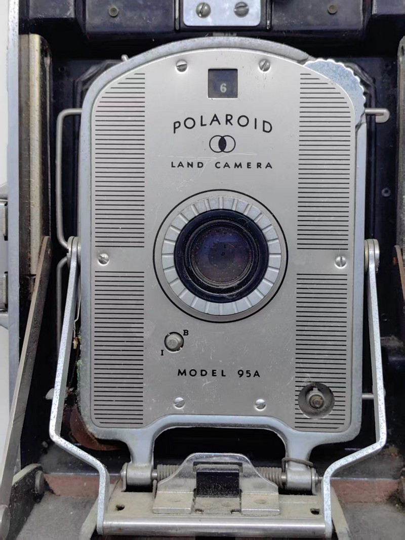[Product=Camera][Brand=Polaroid][Model=LAND CAMERA Model 95A][Date=20250725][MD5=f988b9a01f491452f38fae99743a779d].jpg