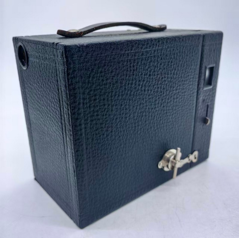 [Product=Camera][Brand=Kodak][Model=No.2A BROWNIE CAMERA][Date=20251010][MD5=b9d0c0b8dec8333c7f9d3ccfd23234d3].jpg