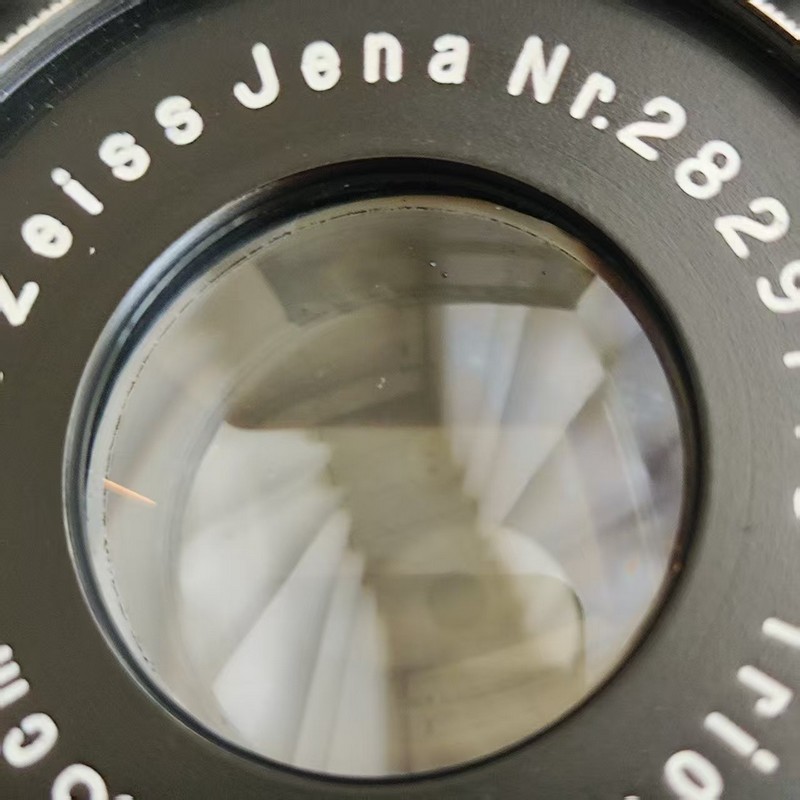 [Product=Lens][Brand=Carl Zeiss Jena][Model=Trioplan 85mm F4][FocalLength=85][MaxAPT=4][Mount=EXA][SN=2829713][Frame=135][Date=20250713][MD5=b9d257297fd472189ec6cdd15431cbdf].jpg