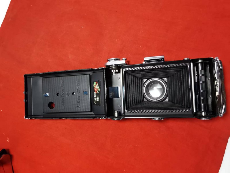 [Product=Camera][Brand=Zeiss Ikon][Model=Ikonta 521_2][Date=20250719][MD5=7a40312faae42294504fbc4302525001].jpg