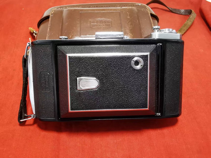 [Product=Camera][Brand=Zeiss Ikon][Model=Ikonta 521_2][Date=20250719][MD5=a45e48a21879e77835f2c5d6434aea91].jpg