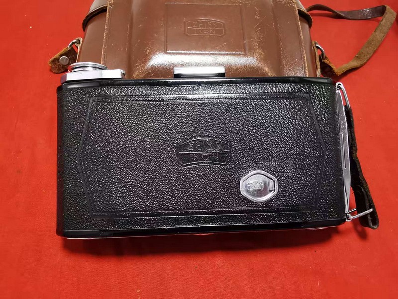 [Product=Camera][Brand=Zeiss Ikon][Model=Ikonta 521_2][Date=20250719][MD5=d7ba8014d73d6a7c3bc9fe28423e4e2e].jpg