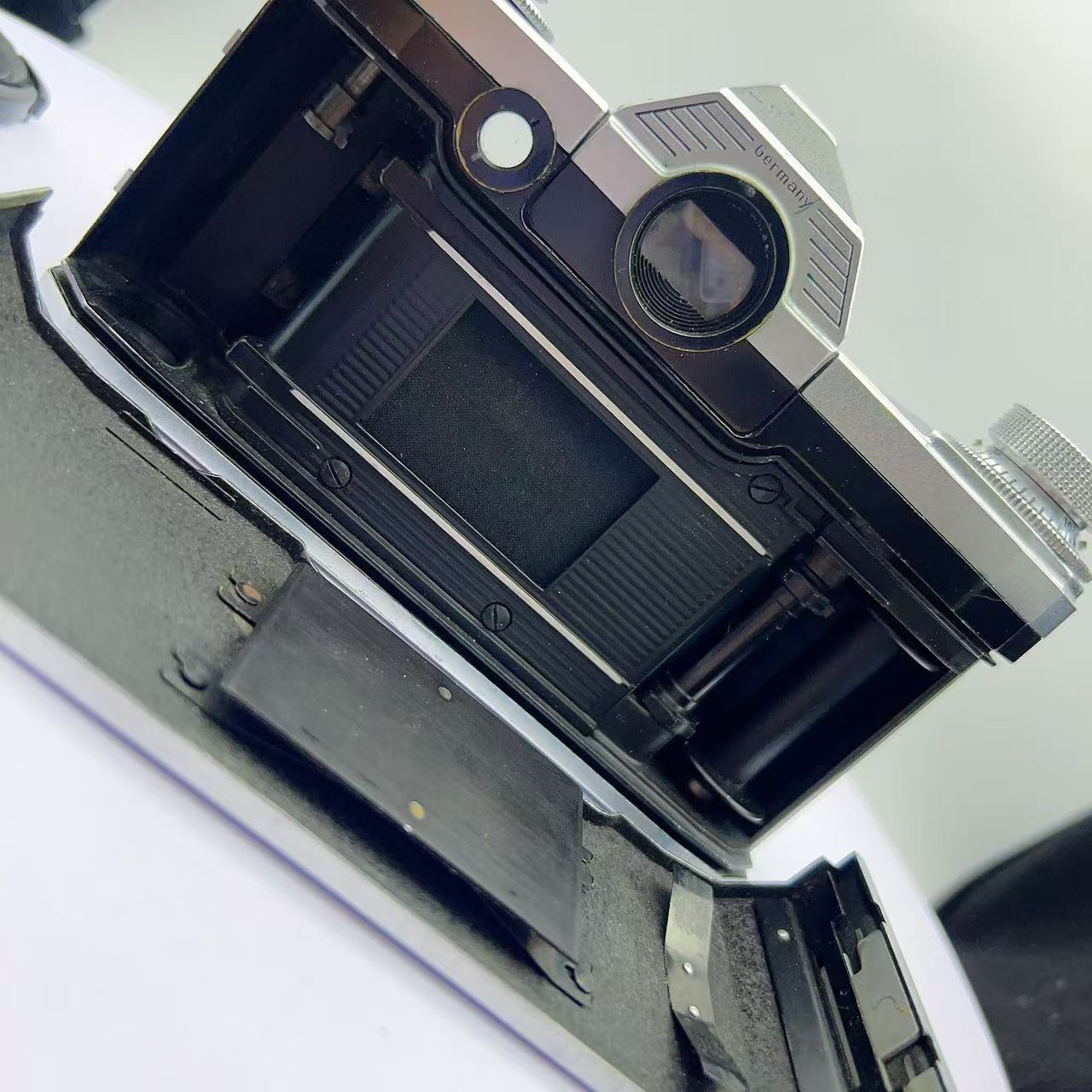 [Product=Camera][Brand=Kamera-Werke Niedersedlitz (KW)][Model=Praktina FX][Date=20250104][MD5=9753f26a93330f0ee18c33bff643e184].jpg
