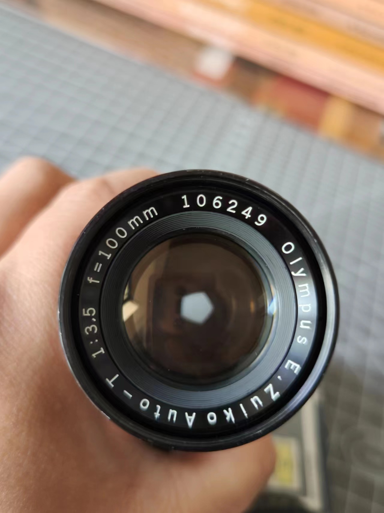 [Product=Lens][Brand=Olympus][Model=E.Zuiko Auto-T 100mm F3.5][FocalLength=100][MaxAPT=3.5][Mount=pen-F][SN=106249][Frame=Half 135][Date=20250108][MD5=23e93fe41fcbd324393d2317cc3b92b3].jpg