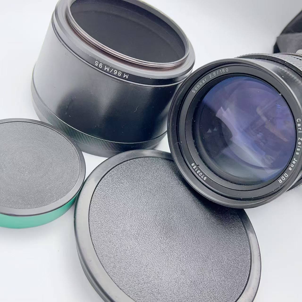 [Product=Lens][Brand=Carl Zeiss Jena DDR][Model=Sonnar 180mm F2.8][FocalLength=180][MaxAPT=2.8][Mount=P6][SN=9703158][Frame=120][Date=20250206][MD5=db527f4fb6451287956e222f737a6082].jpg