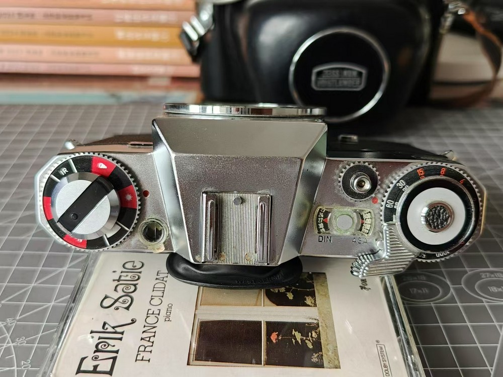 [Product=Camera][Brand=Zeiss Ikon][Model=Icarex 35 S][Date=20250307][MD5=0d5cdac2c000b0e105740951413a2a6f].jpg